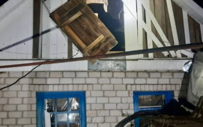Війська рф тричі за ніч обстріляли Нікопольщину: пошкоджено з десяток приватних будинків