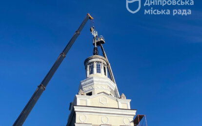 Замість зірки — український тризуб: у Дніпрі продовжують позбавлятися радянської спадщини