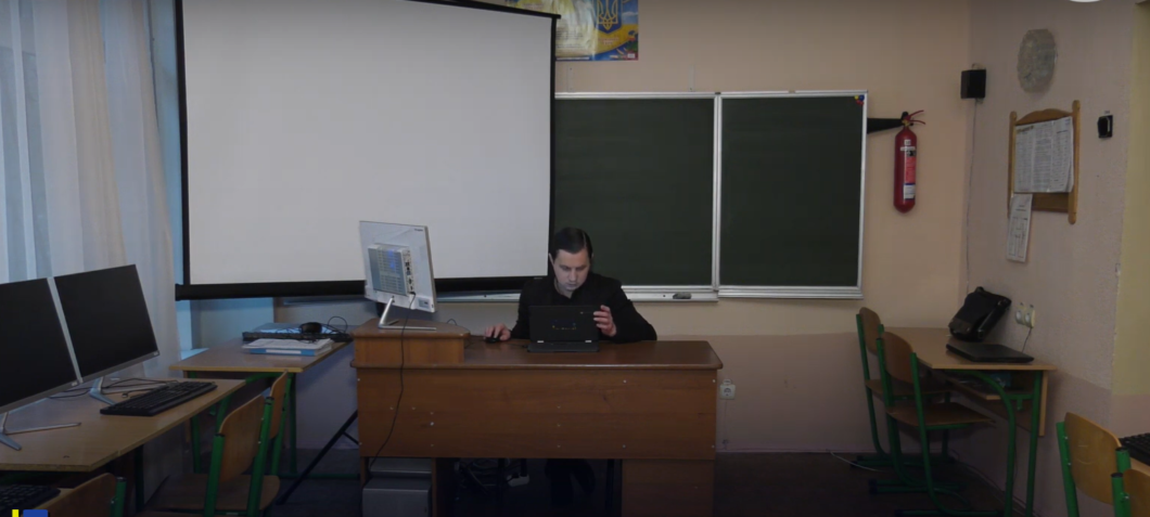 Новини Дніпра: Вчитель провів урок на спортмайданчику
