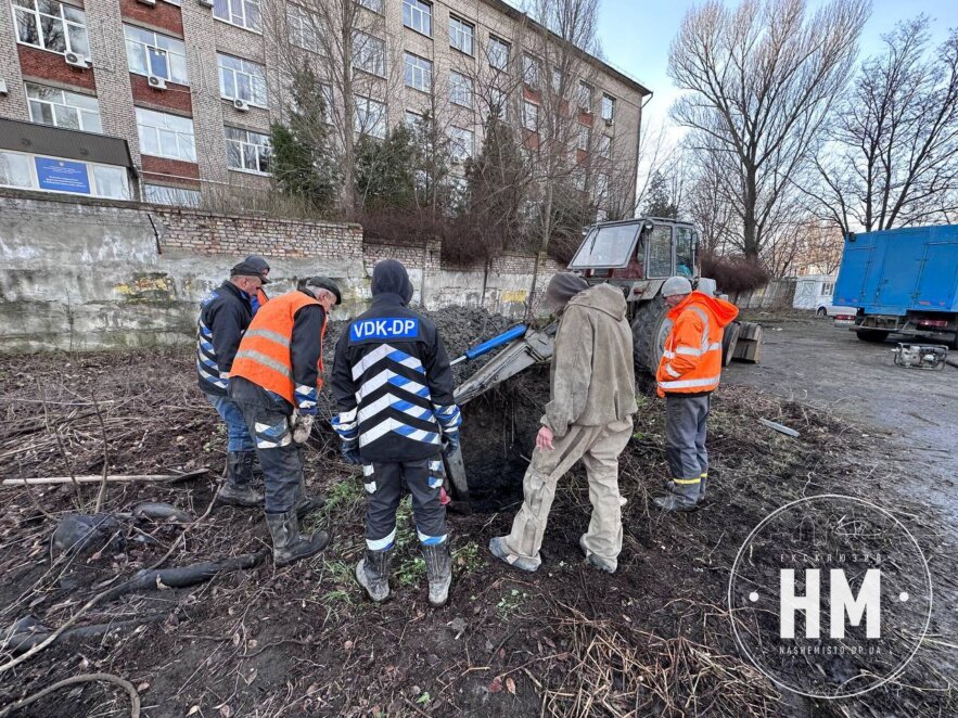 У Дніпрі бригада КП «Дніпроводоканал» ліквідує аварію на водоводі по вул. Філософській