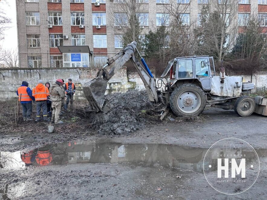 У Дніпрі бригада КП «Дніпроводоканал» ліквідує аварію на водоводі по вул. Філософській