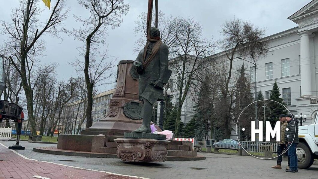 Новини Дніпра: Чому знесли пам'ятник Ломоносову