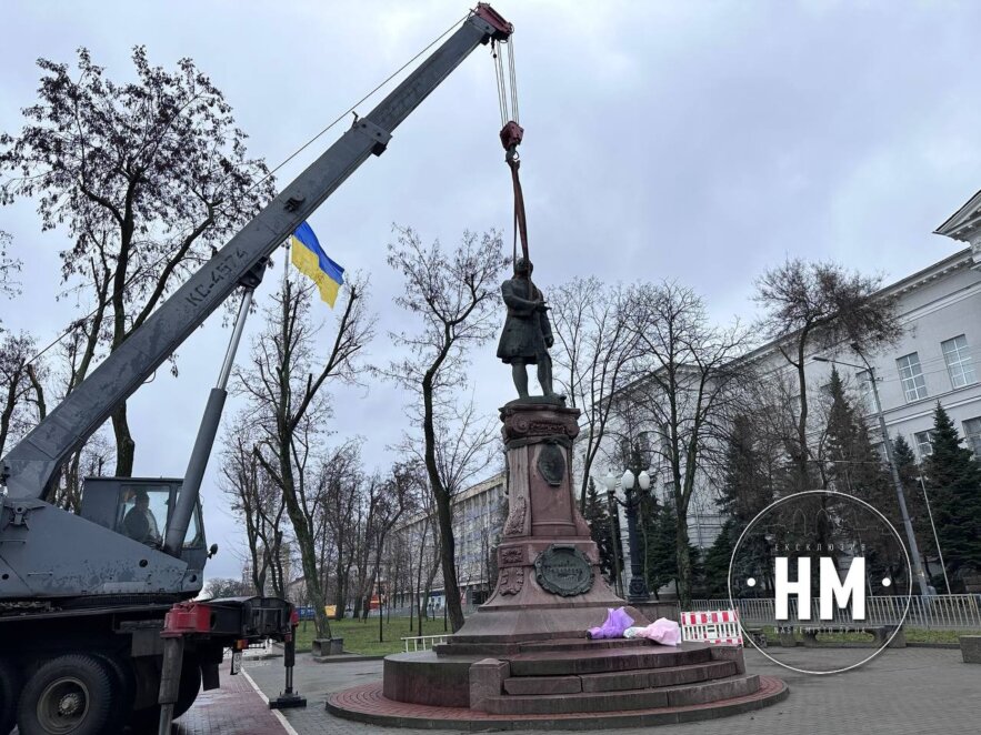 Новини Дніпра: У Дніпрі демонтували пам’ятник Михайлу Ломоносову