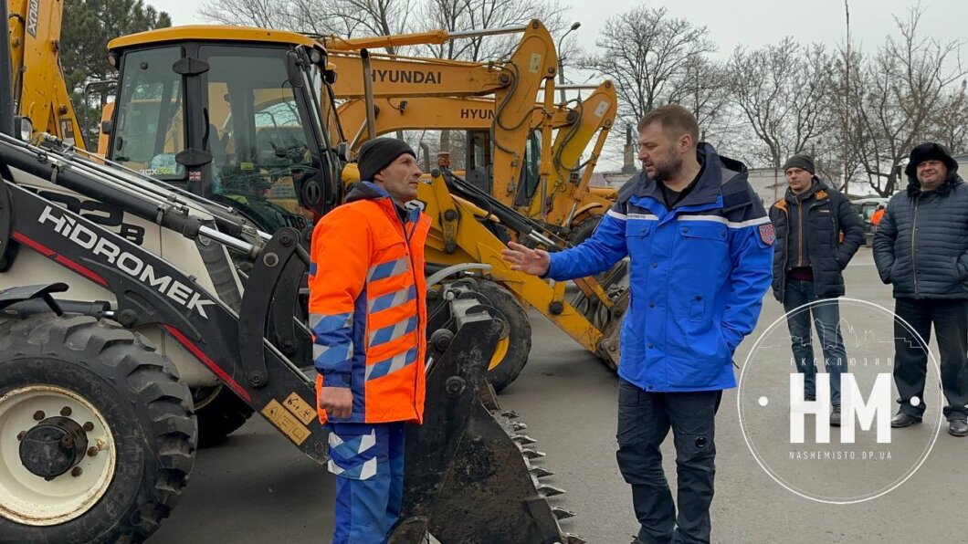 Готовність 100%: у Дніпрі показали спецтехніку, яка взимку рятує від наслідків негоди