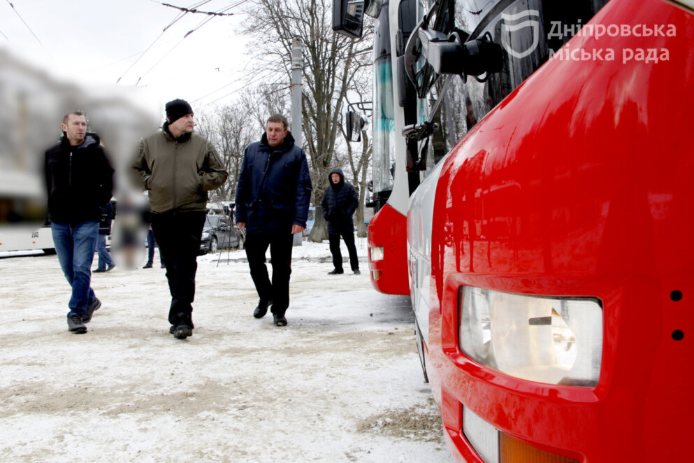 Дніпро отримав від німецького міста п’ять великих комфортних автобусів 