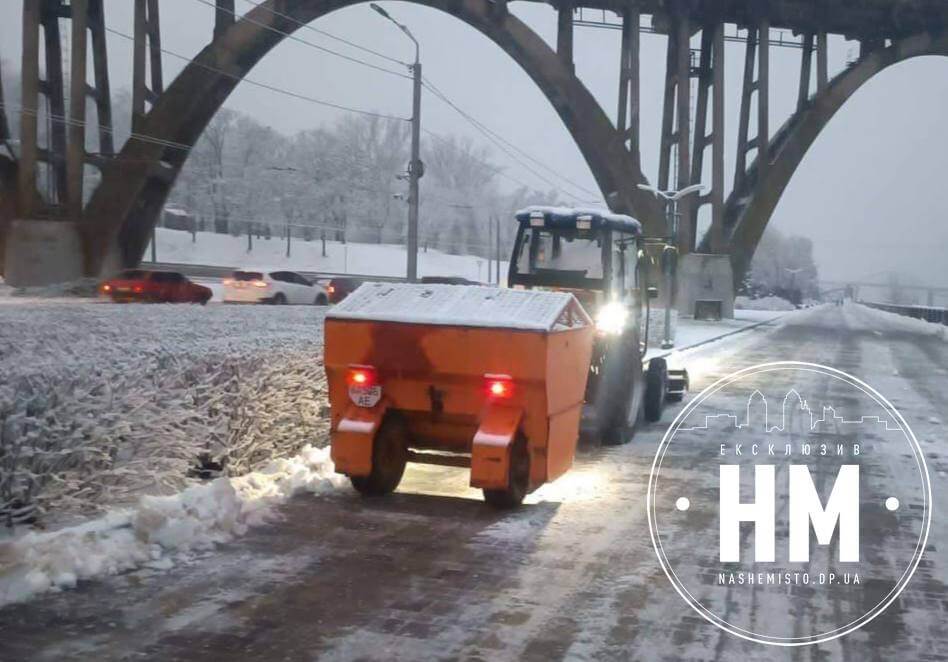 Новини Дніпра: Розчищення доріг від снігу