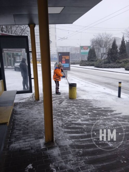 У Дніпрі комунальники швидко ліквідували наслідки нічного снігопаду (Фото)