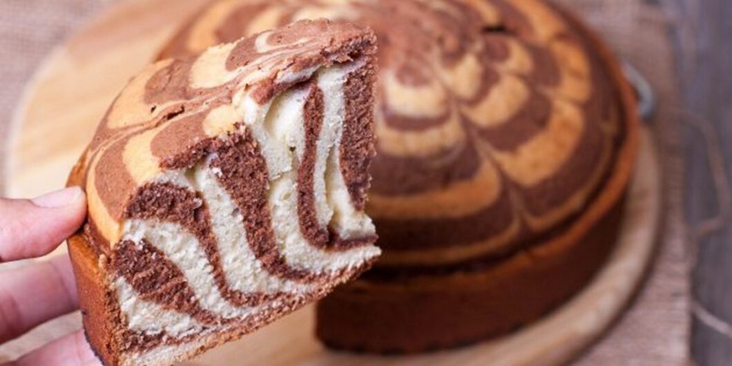 Знаменитый торт с полосками из СССР: как приготовить «зебру» дома