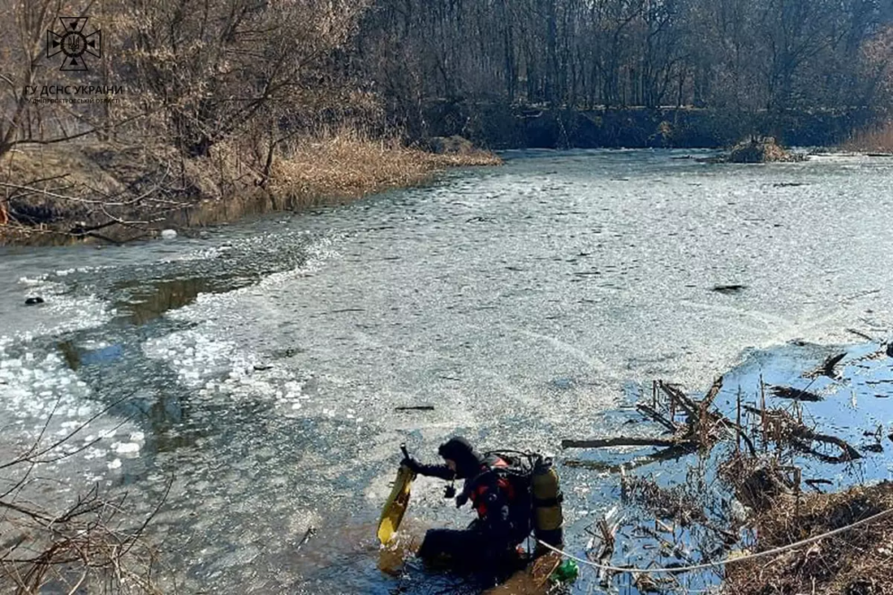 В Днепре на водоеме женщина провалилась под лед и погибла