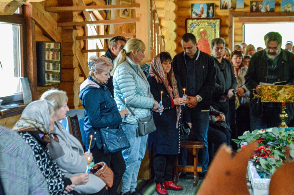 Город в скорби: в Никополе попрощались с женщиной, погибшей от вражеского снаряда 