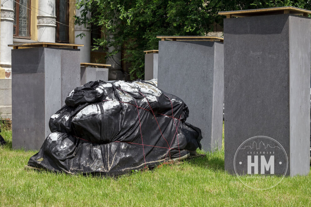 Новини Дніпра: Кам’яних баб взяли під надійний захист (Фото) 