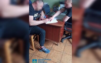 Бив та тримав на ланцюгу: у Нікополі вітчим катував 5-річного пасинка