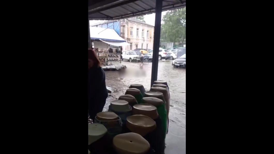 Новини Дніпра: Затопило частину Центрального ринку "Озерка"