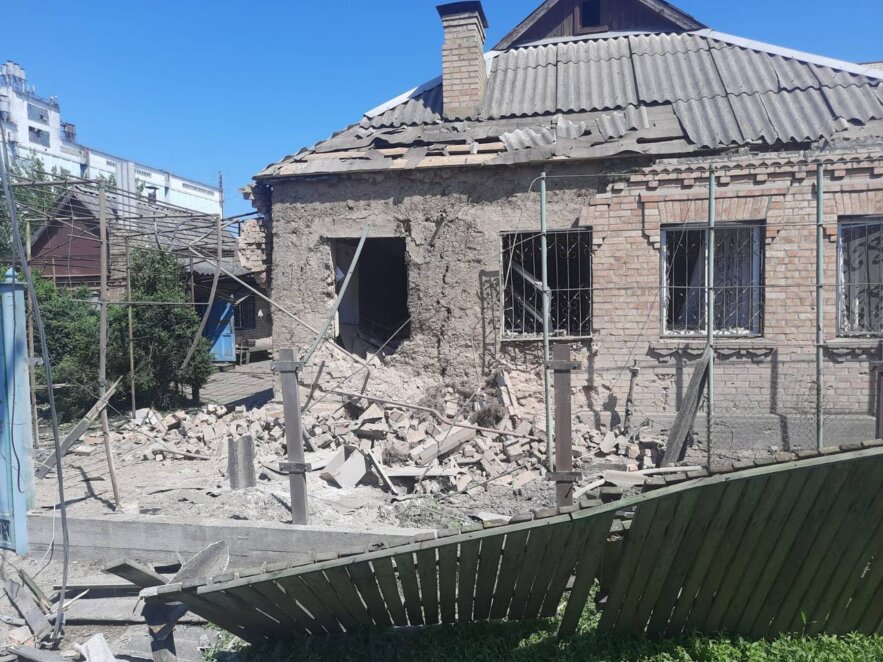 Россияне из артиллерии обстреляли Никопольщину: трое пострадавших