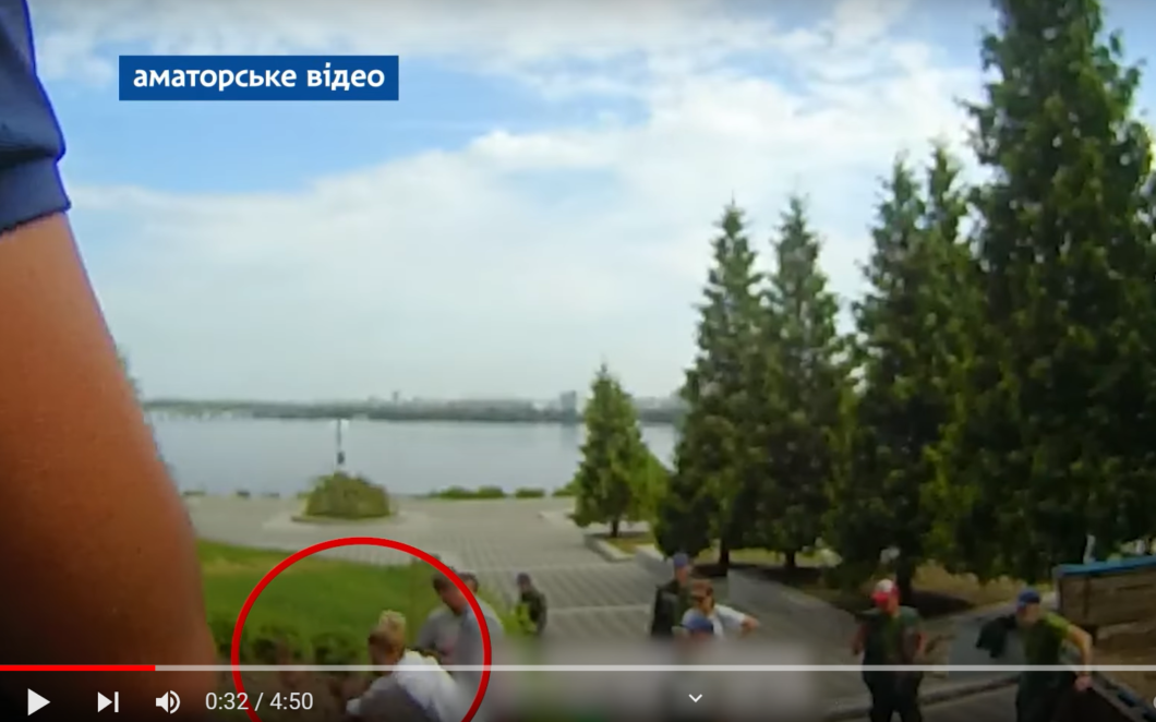 Скандал з власницею Home park у Дніпрі набирає обертів: жінка напала на комунальників (Відео)
