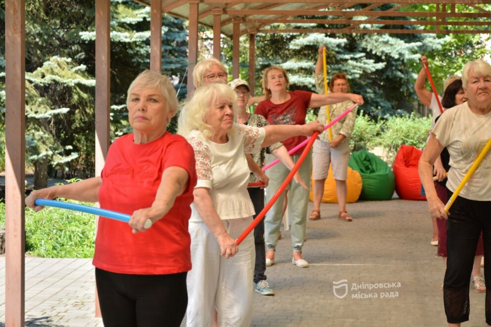 Дніпро впроваджує унікальну програму підтримки переселенців поважного віку  - Наше Місто