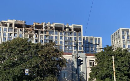 Зруйновано близько 15 квартир: подробиці ракетного удару по багатоповерхівці Дніпра від ДСНС