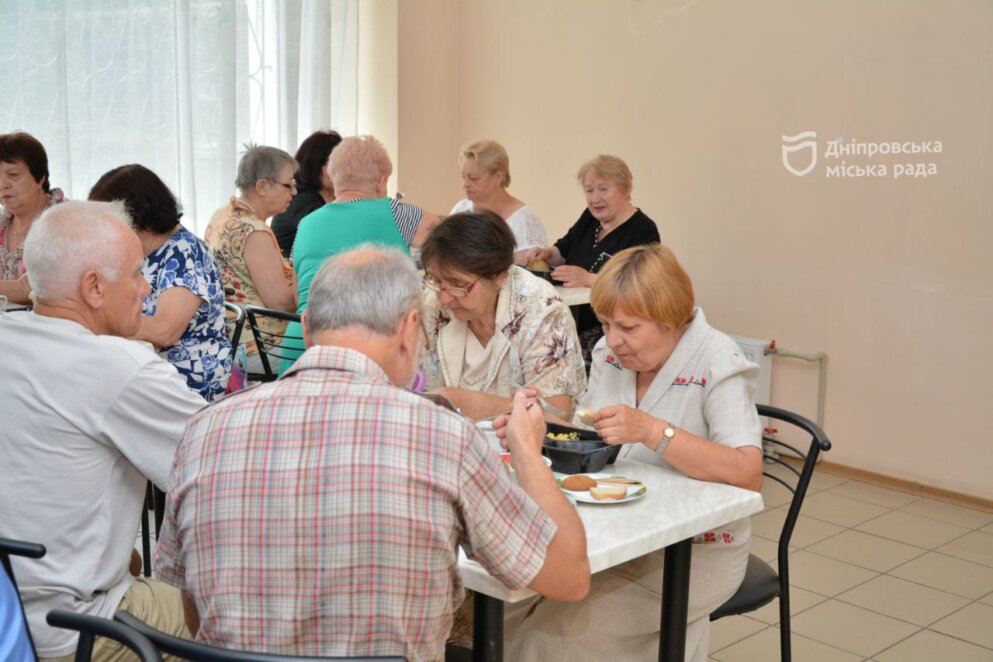 Дніпро впроваджує унікальну програму підтримки переселенців поважного віку - Наше Місто