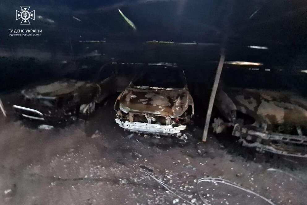 Новини Дніпра: Згоріли авто на Сонячному