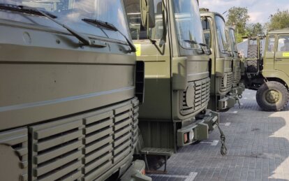Сучасні та надійні: Дніпро передає на фронт ще вісім вантажівок