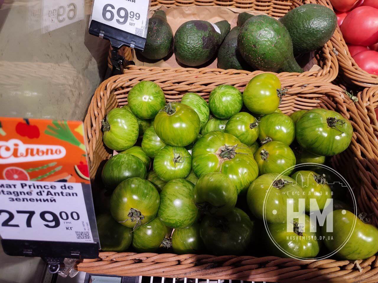 Зелені помідори продають майже за 300 грн за кілограм - Наше Місто