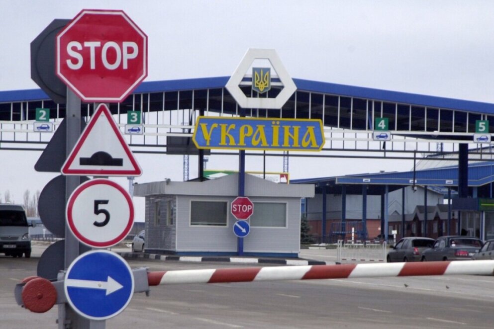 Зміна правил перетину кордону України: хто тепер зможе виїжджати