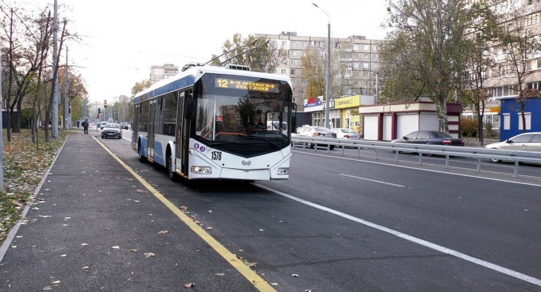 Як у Дніпрі працює громадський транспорт 17 жовтня (графік)