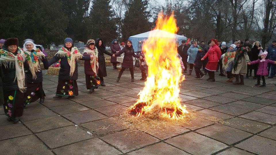 u seli olha orhanizovuie rizni kulturni zakhody