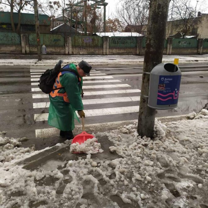 Снегопад в Днепре: как коммунальщики справились с ликвидацией последствий непогоды