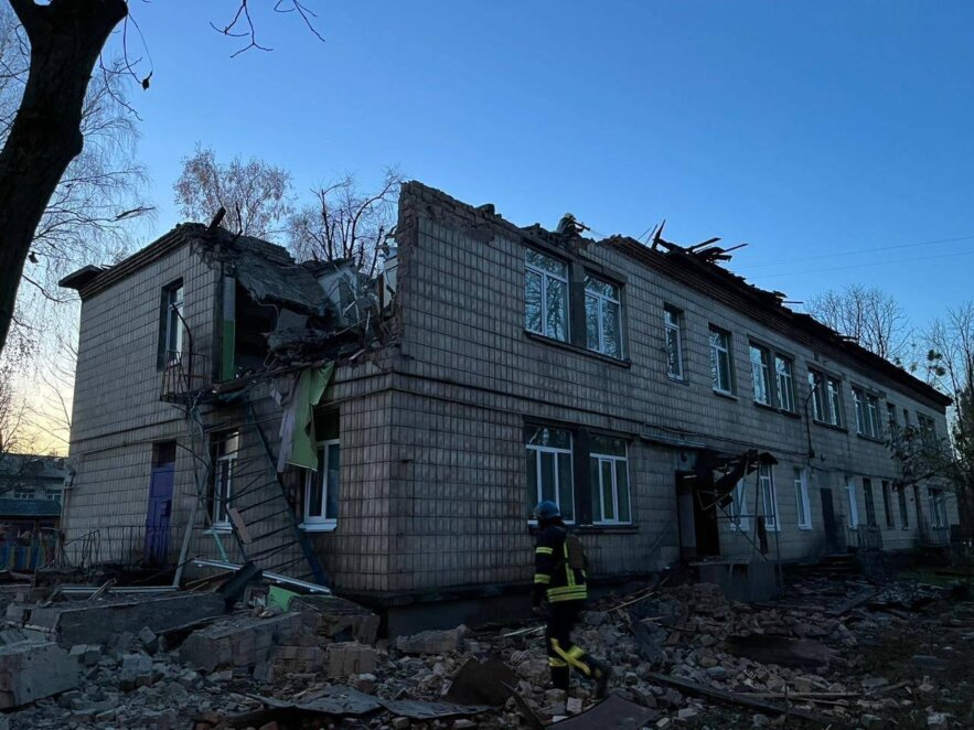 Масова атака дронами по Україні: частина Києва без світла