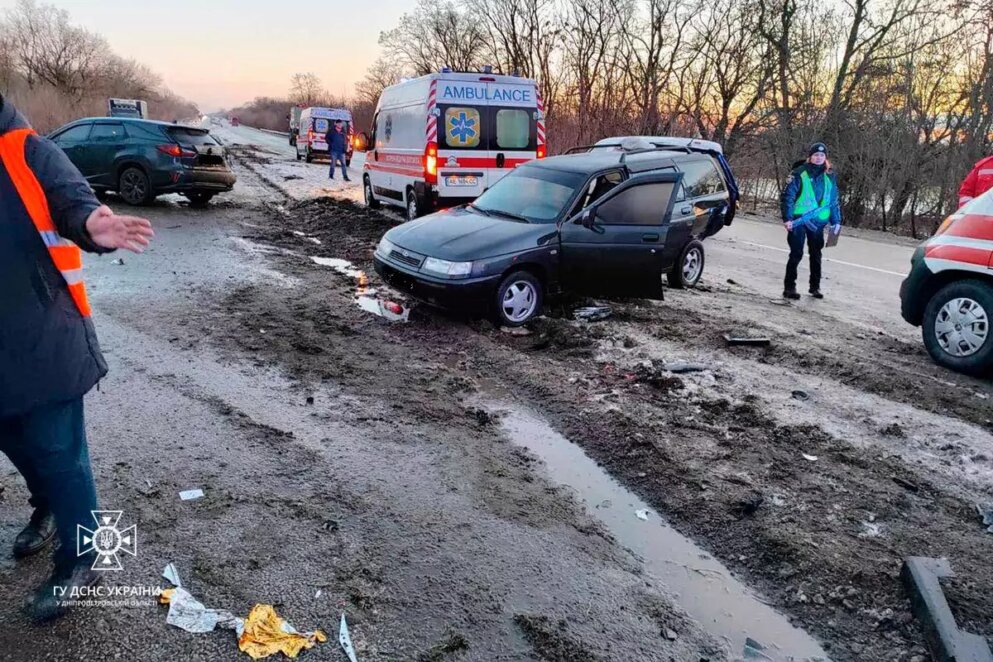 Масштабное ДТП на Днепропетровщине: шесть человек травмированы