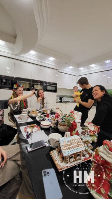 Костюм Снігуроньки та родинні веселощі: як зустрічає Різдво дніпровська дизайнерка Вікторія Дідик