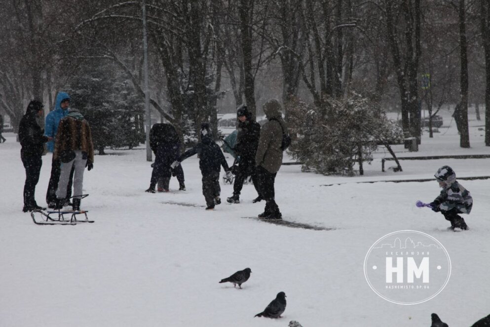 Рождественская сказка на улицах города: в Днепре жители радуются невероятной зимней красоте (Фото)