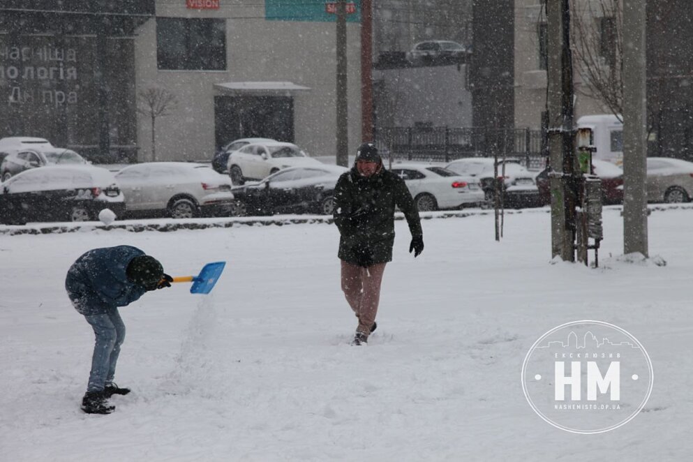 Рождественская сказка на улицах города: в Днепре жители радуются невероятной зимней красоте (Фото)