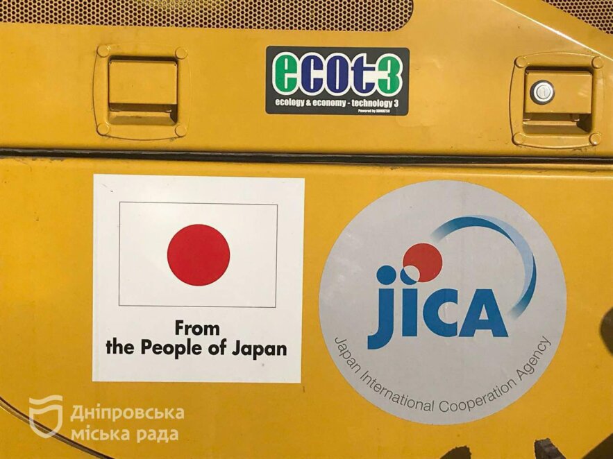 Сотрудничество и поддержка: Япония передала Днепру более 140 генераторов и спецтехнику