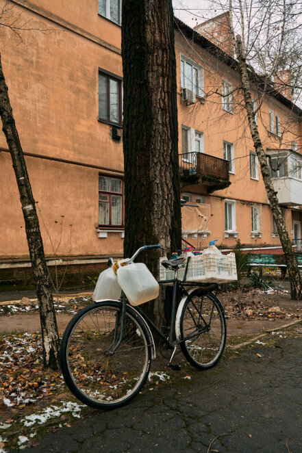 Питна вода для мешканців Дніпропетровщини: благодійники і волонтери облаштували в Марганці автономні пункти очистки води