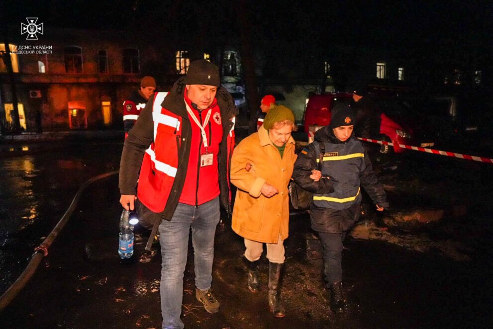 Ночью оккупанты нанесли массированный удар по Одессе: есть пострадавшие