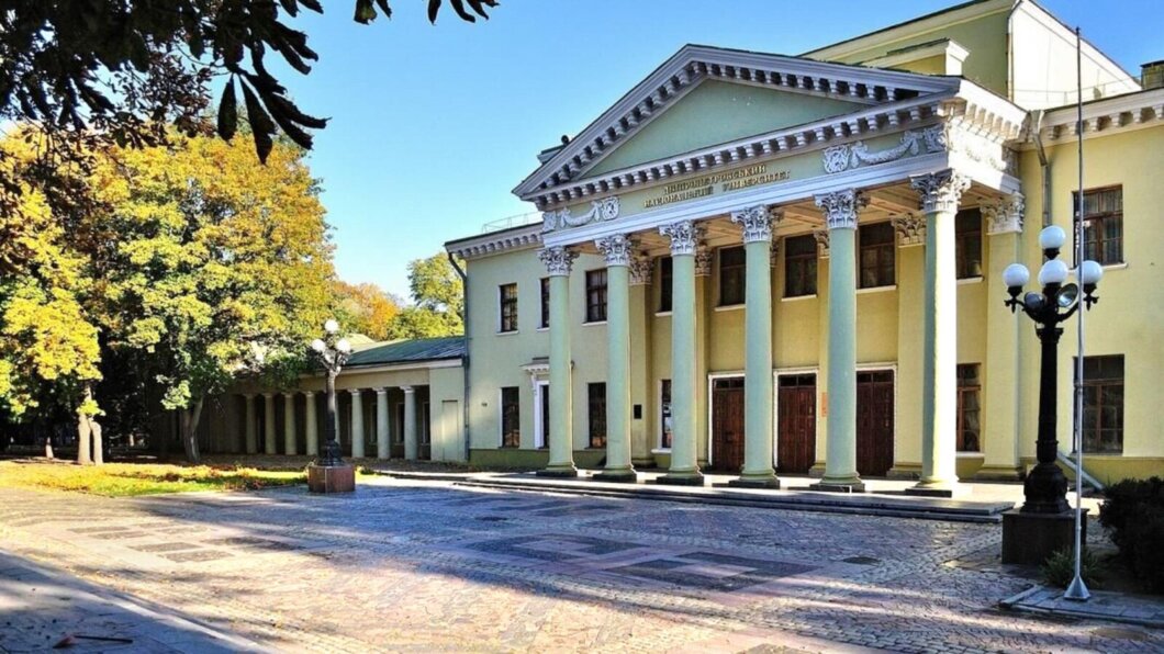 Дворянські бали та шпиталь для військових: які таємниці зберігає найстаріший палац Дніпра