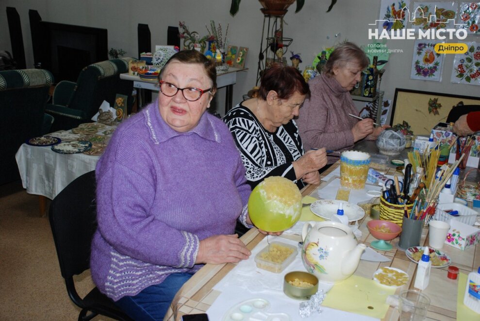 бабушки в терцентре Днепра