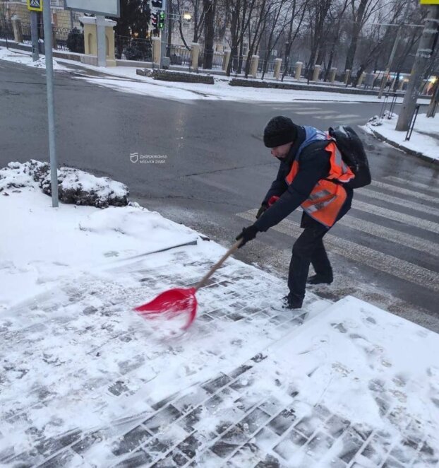 500 комунальників та 112 одиниць техніки: у Дніпрі ліквідують наслідки негоди