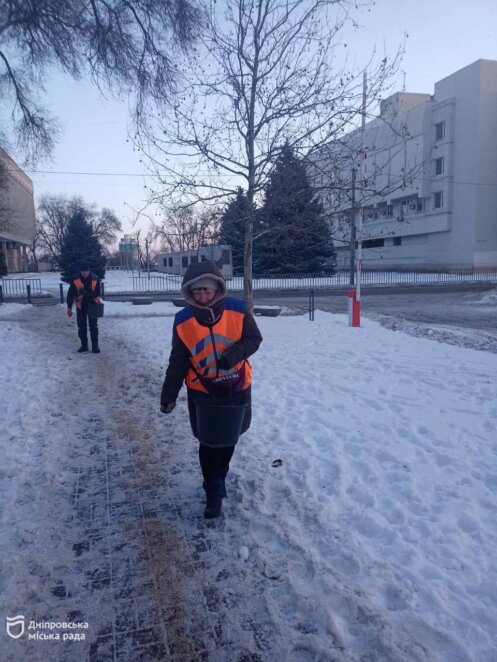 500 дорожніх робітників та 80 одиниць техніки: у Дніпрі продовжують ліквідувати наслідки негоди