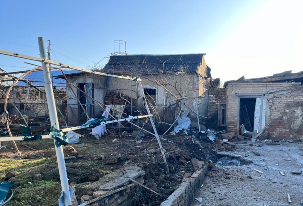 Пошкодження інфраструктури і двоє постраждалих: в ОВА розповіли подробиці атаки на Нікопольщину