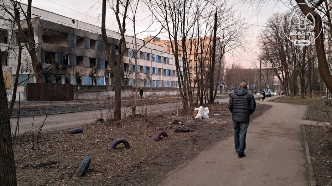 место ракетного удара в Днепре