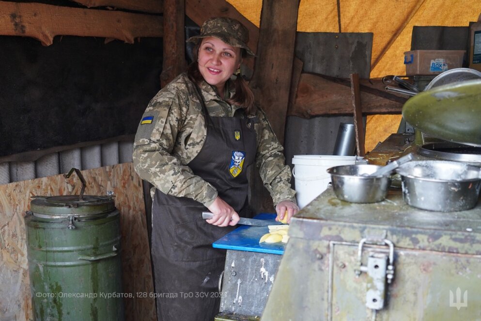 З банківського фінансиста до польового кухаря: історія військової з ТрО Дніпра