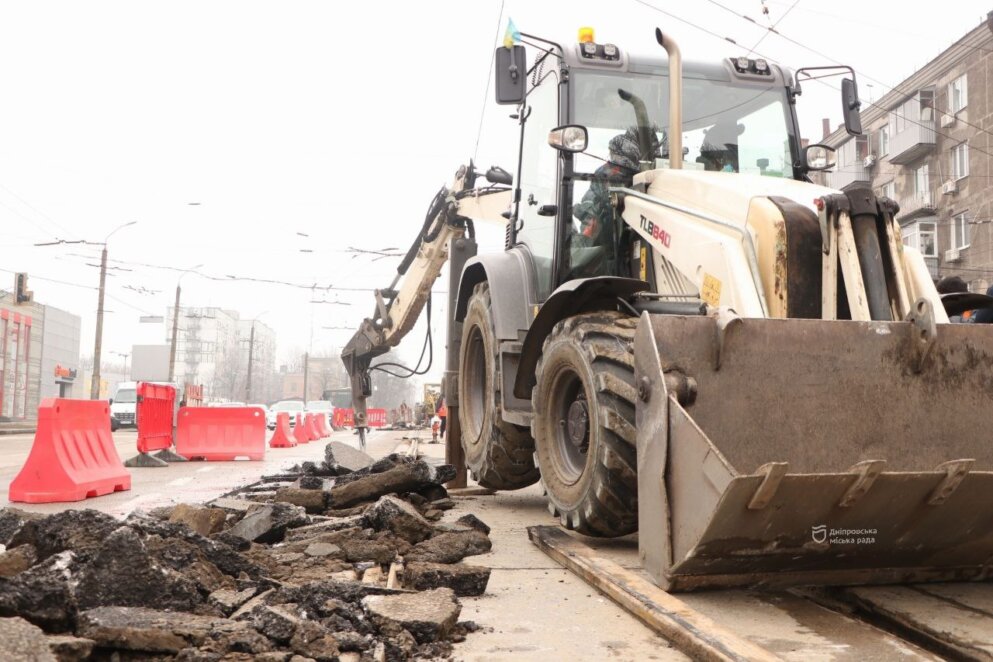 У Дніпрі розпочали ремонт трамвайних рейок на проспекті Богдана Хмельницького: коли завершаться роботи