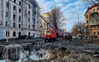 Ракетная атака на Киев: повреждены жилые дома и авто, есть пострадавшие