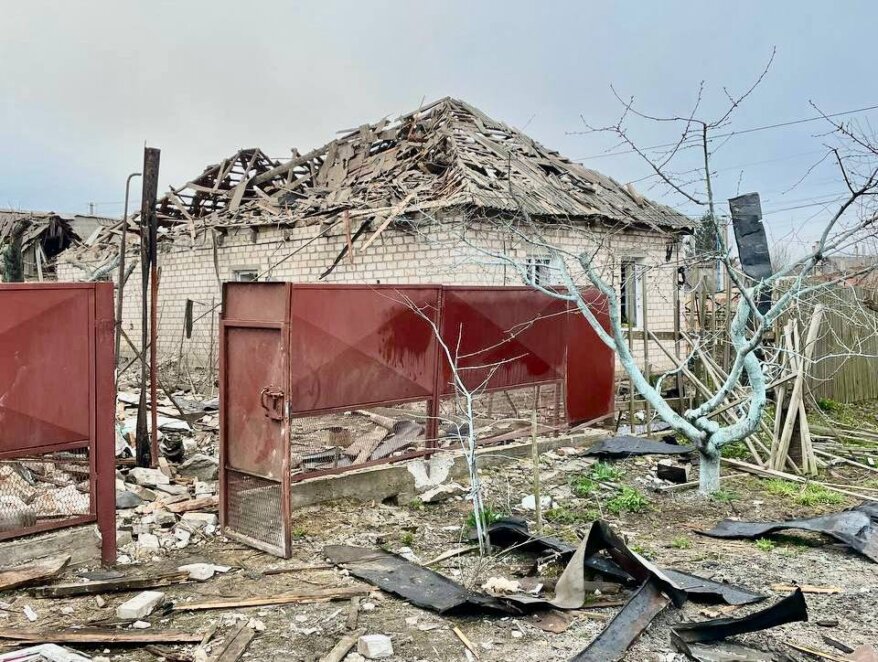 Оккупанты ночью обстреляли Запорожье: десятки домов повреждены, есть пострадавшие