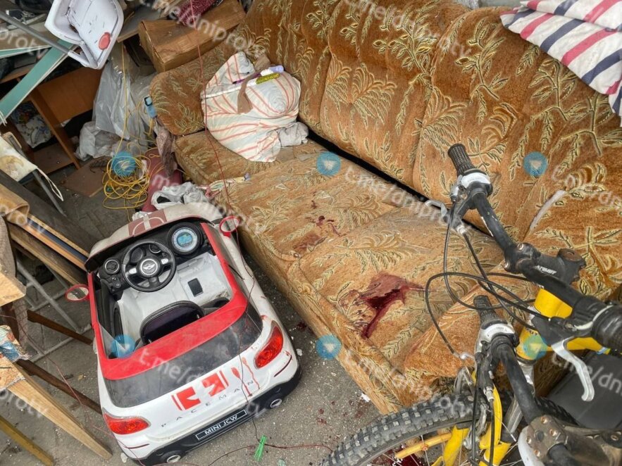 Ракетный удар по Каменскому: жители разрушенных домов рассказали, как им удалось спастись
