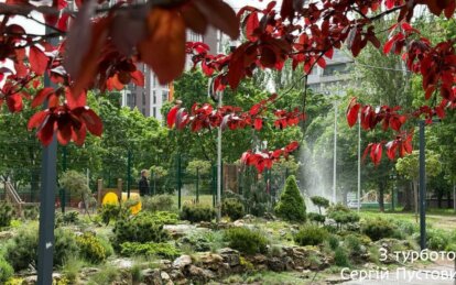 Квітучий оазис та казкова фотозона: у Дніпрі в сквері Усачова додали зелених насаджень