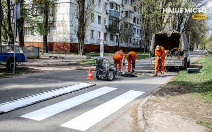 у Дніпрі оновлюють дорожню розмітку